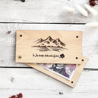 Máme pro tebe 3 nečekané přednosti, proč dřevěná obálka září před papírovou? 🫶🏼✨ 1. Obálku si může oslavenec schovat jako...