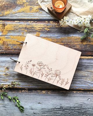 Menší album můžete zaplnit buď najednou a darovat ho třeba mamce k narozeninám, nebo ho sestavovat postupně podle...