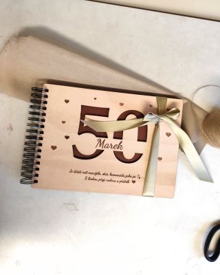 Občas při kompletaci alba úplně zastavím… Protože držím v rukou příběh jedné rodiny. Dnes to byl dárek k 50. narozeninám...